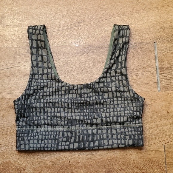 Green Fabletics Harlow Reversible Sports Bra - Picture 5 of 12